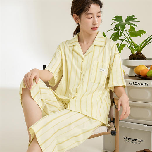 康妮雅女式短袖中裤开襟套装 商品图1