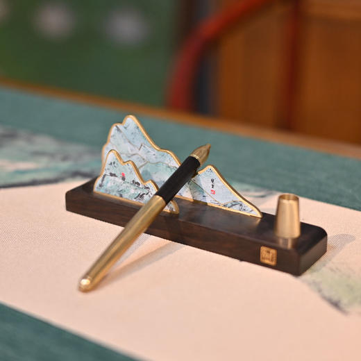 羽诗制造出品 高原映雪大漆白瓷杯黄铜笔架黄铜笔礼盒套装 商品图3