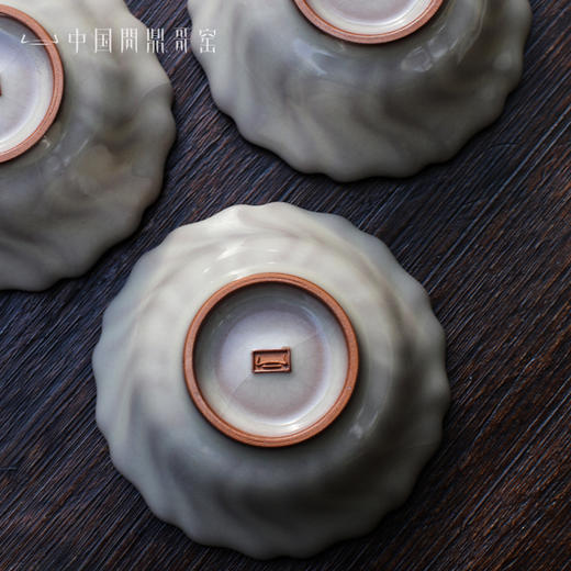 问鼎哥窑牛角款荷叶形碗对杯 商品图4