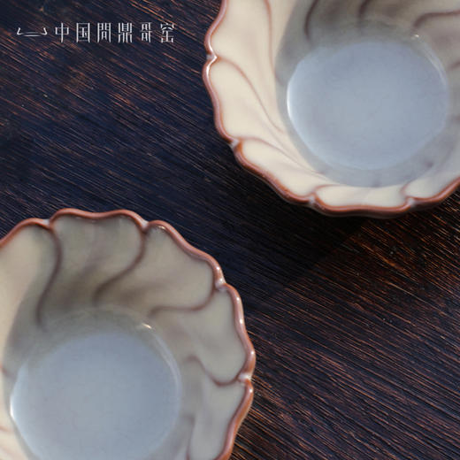 问鼎哥窑牛角款荷叶形碗对杯 商品图3