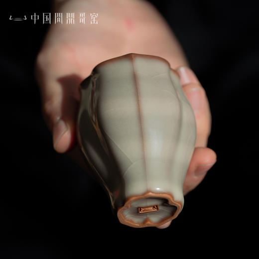 问鼎哥窑牛角款佛手杯(中) 商品图3