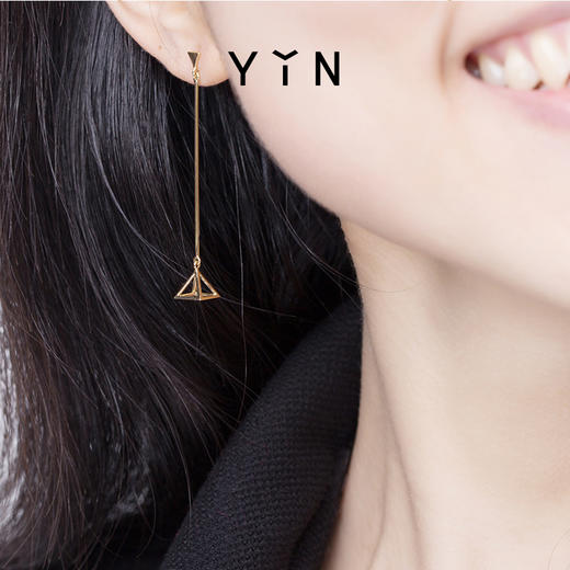 「屹」金字塔长线小耳坠 商品图3