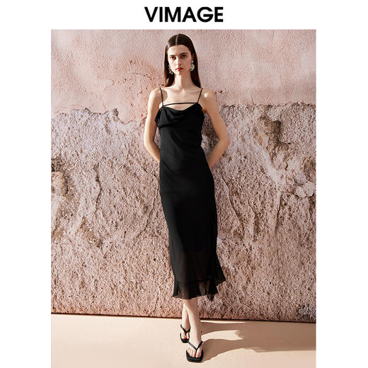 VIMAGE纬漫纪夏新款气质高级感露背吊带修身性感连衣裙V2177709 商品图0