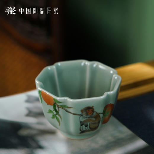 问鼎哥窑豆青镜花杯（金猴献桃）（缺货） 商品图1