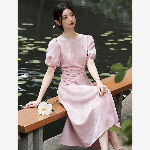 轻奢高级感气质优雅泡泡袖连衣裙女新款圆领收腰长裙V1040877 商品图3