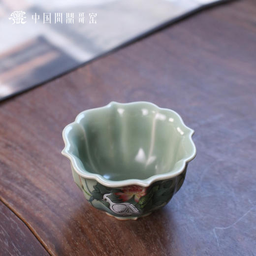 问鼎哥窑豆青宝相杯（鹤立清荷） 商品图1