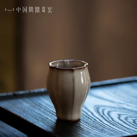 问鼎哥窑牛角款佛手杯(中)