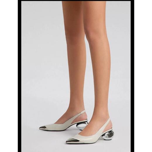 2楼思加图STACCATO女鞋新款铠甲花朵凉鞋EDK32 商品图1