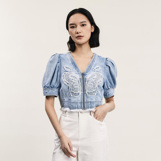 谜底短款上衣女2024夏季新品复古风V领刺绣泡泡袖牛仔服242MS0604 商品图0