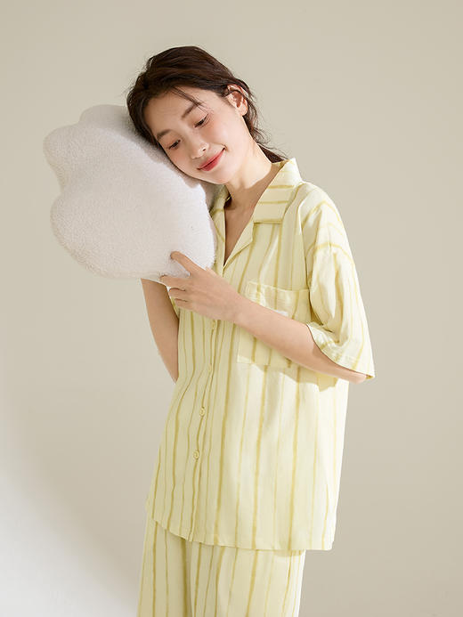 康妮雅女式短袖中裤开襟套装 商品图3