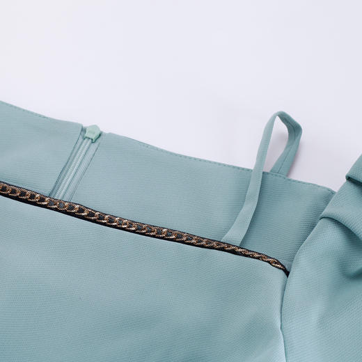 PF8E3斯尔丽2024夏季荷叶不规则方领泡泡袖垂坠滑爽显瘦显高连衣裙 商品图4