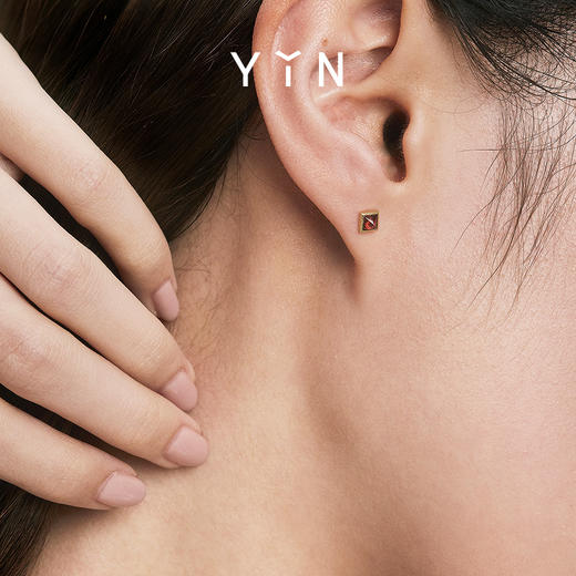 「垠」红色包镶石榴石耳钉 商品图2