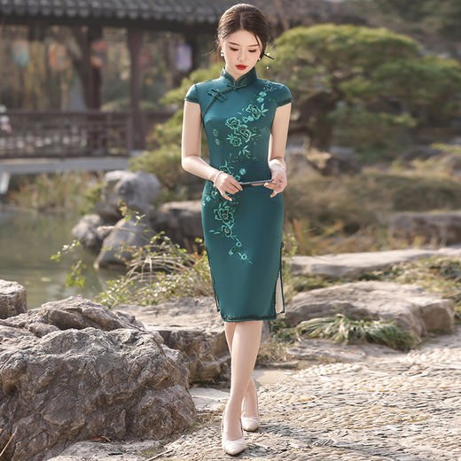 重工丝绸绣花春夏烫钻中长款旗袍MLS8130 商品图3