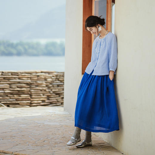 绽放383朵【入蓝系列】浅蓝格子文艺气质圆领七分袖亚麻衬衣开衫 商品图3