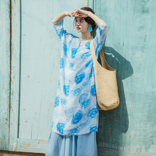 * 绽放379朵【入蓝系列】克莱因蓝高端亚麻印花圆领长款短袖连衣裙 商品图0