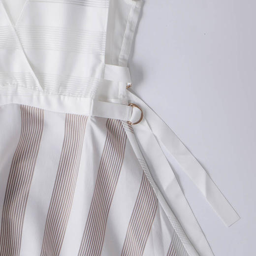 欧芮儿 夏装新款V领条纹无袖连衣裙 商品图4