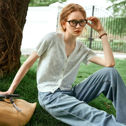 OLrain欧芮儿杏白色V领针织衫女夏季2024年新款蝴蝶结提花开衫 商品图1