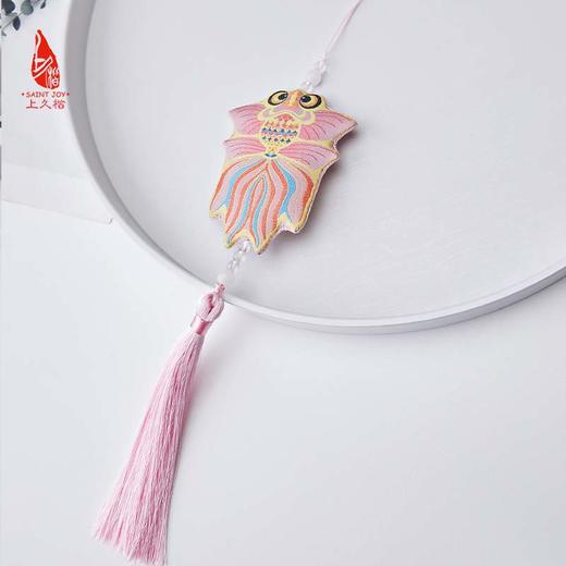 SAINTJOY/上久楷礼盒  锦鲤鸣音  宋锦挂件SPS23A08   真丝眼罩SPS24W02 商品图9
