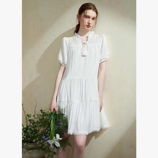 波西米亚文艺绣花连衣裙女2024夏季荷叶边立领花边小白裙V1140943 商品图3