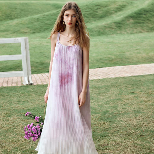 OLrain欧芮儿吊带连衣裙女夏季2024年新款时尚减龄度假风压褶长裙 商品图1