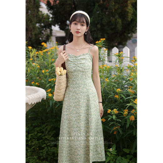 【65折秒杀】鹿向南《绿茵丛林》法式碎花收腰吊带裙小个子女夏设计感连衣裙子LXN29092 商品图1