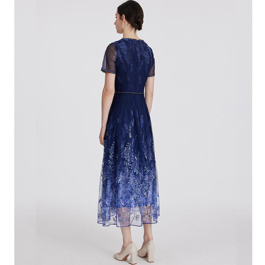 司歌刺绣印花连衣裙圆领短袖收腰优雅端庄A891054X 商品图3