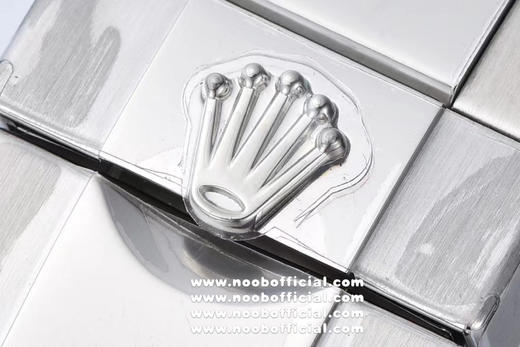 🔥🔥🔥clean厂/c厂 116506 冰蓝迪钻刻/可定制莫桑钻 『➕1200』

特点:
独家采用【施华洛世奇水钻】或者@莫桑钻石制作刻度。成本及其昂贵。火彩同样也十分闪耀，货超所值。 商品图12