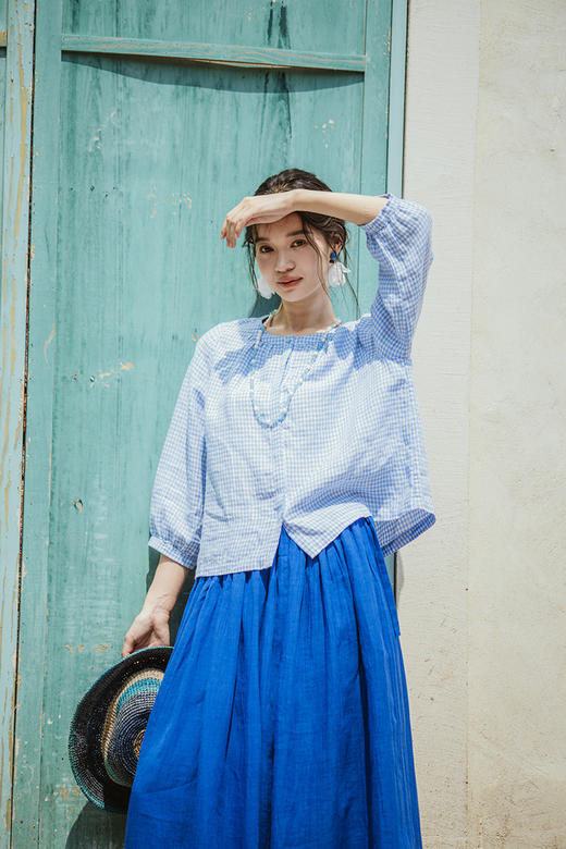 绽放383朵【入蓝系列】浅蓝格子文艺气质圆领七分袖亚麻衬衣开衫 商品图5