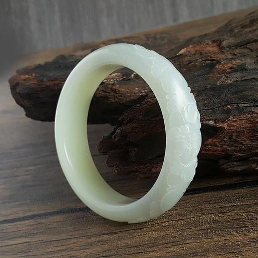 【天然正品】天然收藏级厚庄青海料牡丹花图案60.5号烟青白玉和田玉手镯60.4MM 020323XY04+ 商品图5