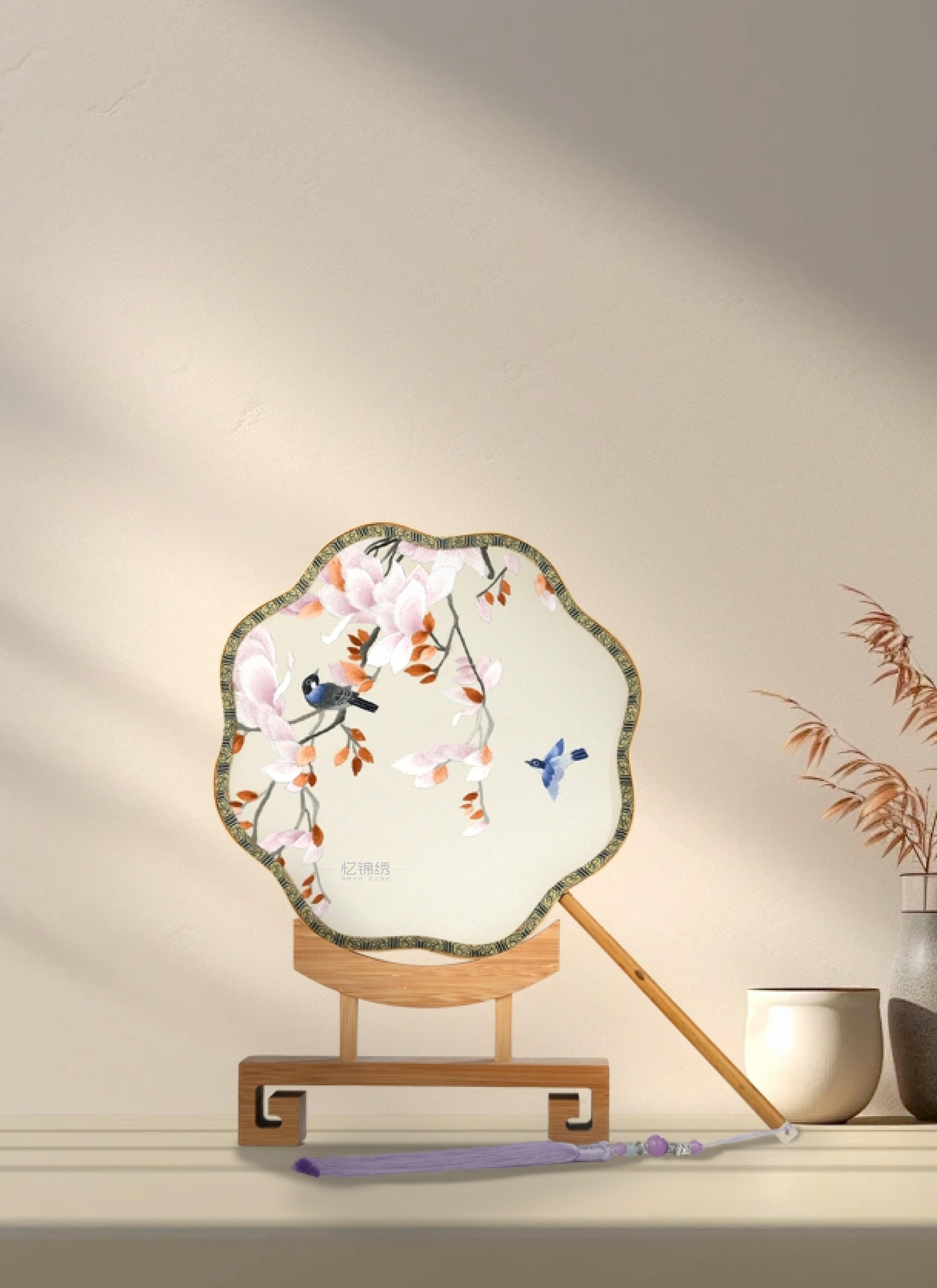 蜀绣双面宫扇-鸟落玉兰图