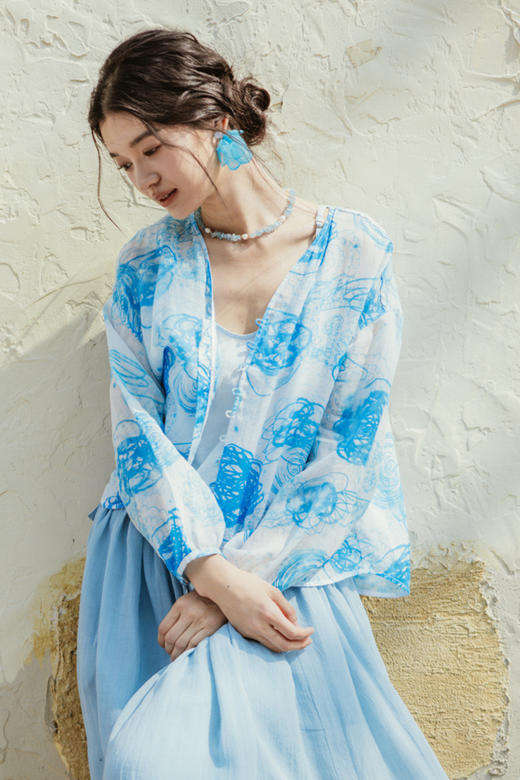 绽放380朵【入蓝系列】克莱因蓝高端60支苎麻印花v领泡泡袖衬衫 商品图5