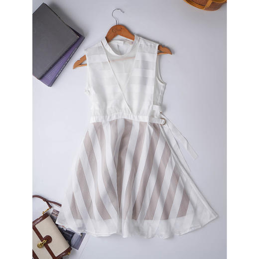 欧芮儿 夏装新款V领条纹无袖连衣裙 商品图0