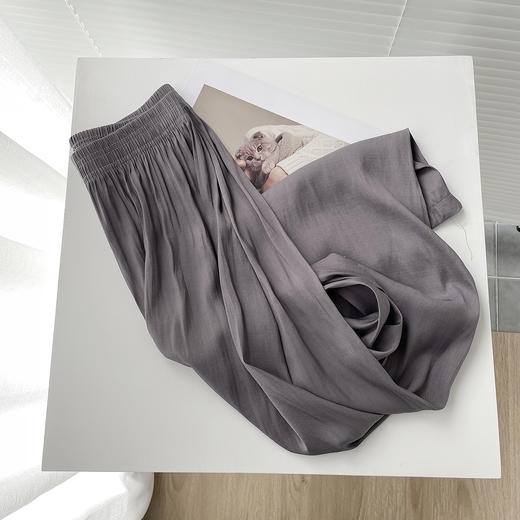 【轻薄垂顺 自带空调风凉感！】2024夏季薄宽松简约风冰丝阔腿裤女高腰防晒垂感休闲运动 长裤装 商品图5