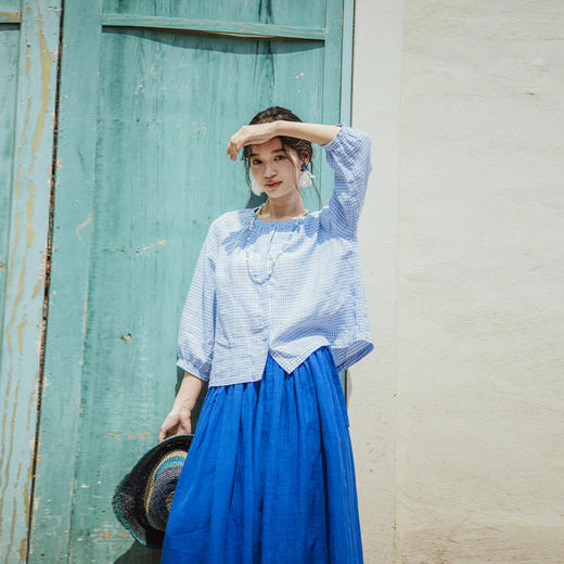 绽放383朵【入蓝系列】浅蓝格子文艺气质圆领七分袖亚麻衬衣开衫 商品图1