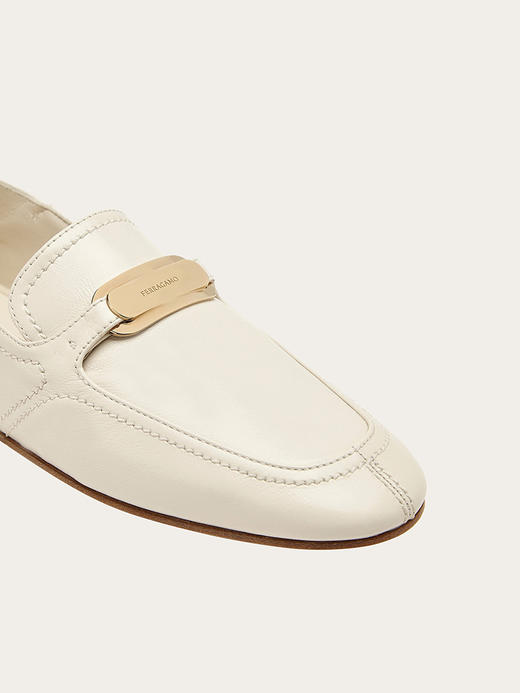 【特价商品不退不换】FERRAGAMO 菲拉格慕 莫卡辛鞋女  0773087-002 .【鞋底有膜，试穿小心】（暂无品牌物料包装） 商品图3