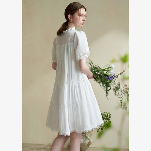 波西米亚文艺绣花连衣裙女2024夏季荷叶边立领花边小白裙V1140943 商品图4