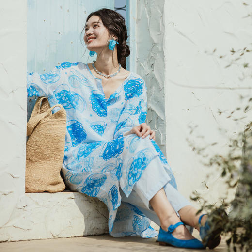 * 绽放379朵【入蓝系列】克莱因蓝高端亚麻印花圆领长款短袖连衣裙 商品图2