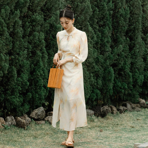 OLrain欧芮儿新中式连衣裙女夏季2024年新款国风印染立领开衩长裙 商品图1