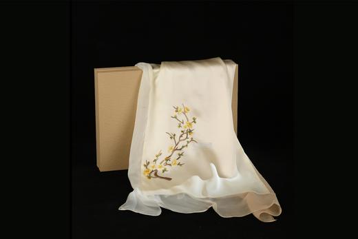 真丝长巾—傲雪繁花 商品图2