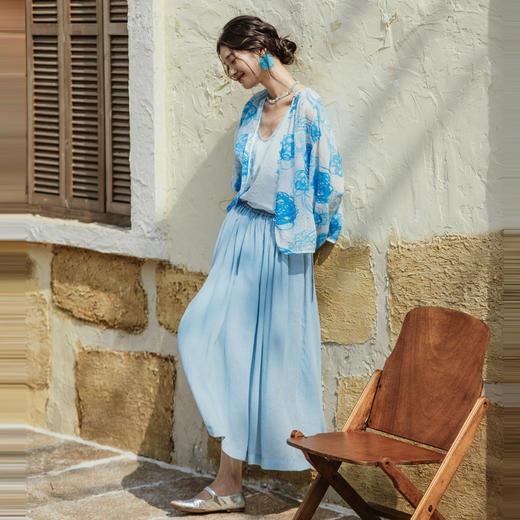 绽放380朵【入蓝系列】克莱因蓝高端60支苎麻印花v领泡泡袖衬衫 商品图2