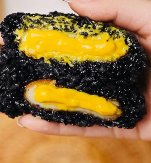 夏日养生新选择【肥叔乌米饭团】爆浆鸡排 蜜汁猪排 两种口味 古法新作 富含花青素 美味又营养 商品图6