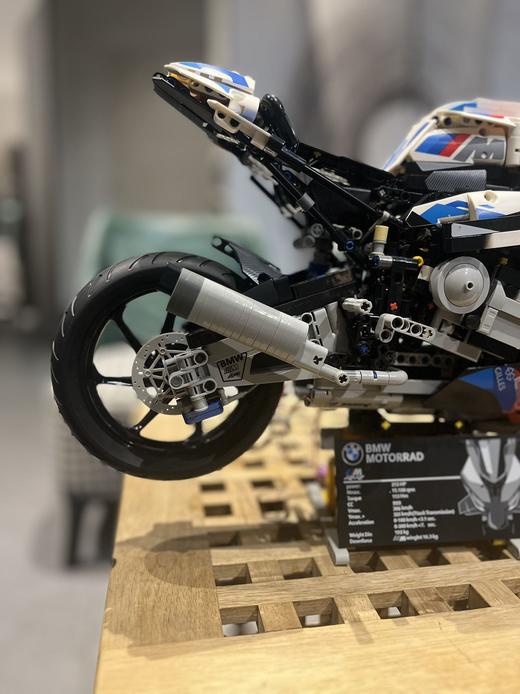 D549乐*篙1:5超大宝马M1000RR机械组积木玩具模型 商品图3
