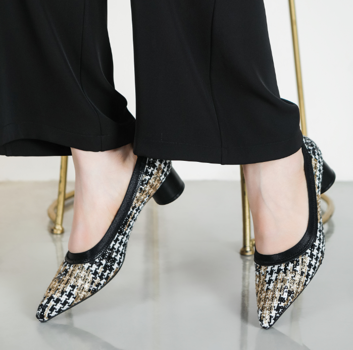 现货，下单72小时内发货！【全羊皮内里】【脚感柔软】【橡胶大底】【3色可选】赫本黑温婉色尖头鞋