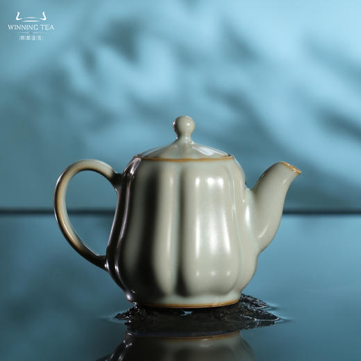问鼎汝瓷天青小棱线壶（缺货） 商品图0