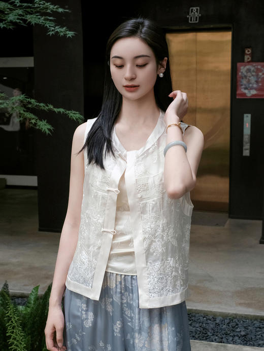 微瑕秒杀 |盛唐婧 |桑蚕丝真丝绡短款马甲-白色[特价品](特殊商品不退不换) 商品图0