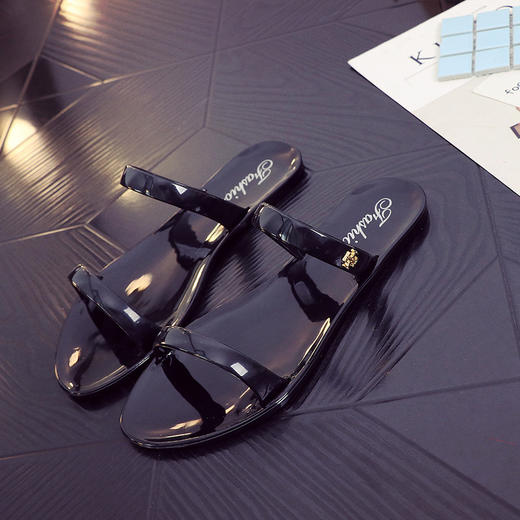 【时尚必备，美腿利器】夏日新品，2024新款pvc果冻鞋拖鞋女，时尚设计，轻盈舒适，防滑耐磨，一字拖凉鞋，漫步沙滩如履平地。高显瘦气质，适用多场合穿搭，爆款热卖中！ 商品图3