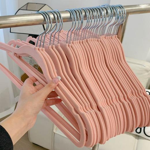 【超薄架身 无痕挂衣】山姆同款植绒衣架 防滑凹槽 加密植绒 可旋转挂钩头 干湿两用 挂衣不起包 商品图9