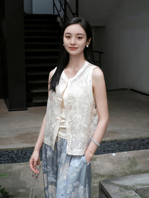 微瑕秒杀 |盛唐婧 |桑蚕丝真丝绡短款马甲-白色[特价品](特殊商品不退不换) 商品图1