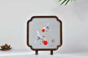 蜀绣双面绣-鸿运当头(胡桃木倭角架)