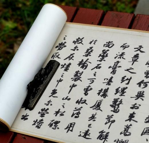 重点推荐！！苏轼《洞庭春色赋.中山松醪赋》手卷复刻

《洞庭春色赋.中山松醪赋》，卷轴装，锦函一盒，苏轼书，吉林文史出版社出品，吉林省博物馆监制，售价298元。 商品图11